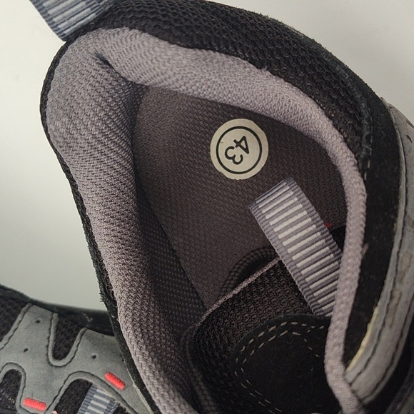 Specialized MTB Shoes with Rugged Design - Picture 5 of 8